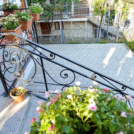 Bibi Hotel Kutaisi Luaran gambar