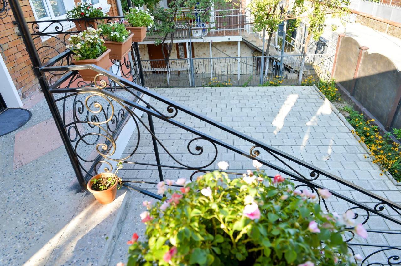 Bibi Hotel Kutaisi Luaran gambar