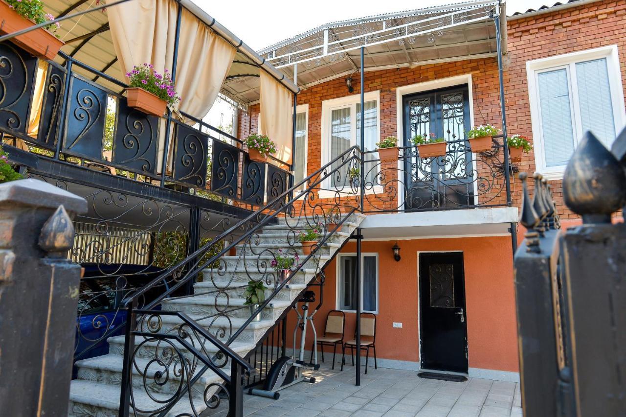 Bibi Hotel Kutaisi Luaran gambar
